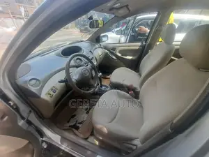 Toyota Platz 2005