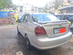 Toyota Platz 2005