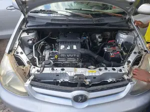 Toyota Platz 2005