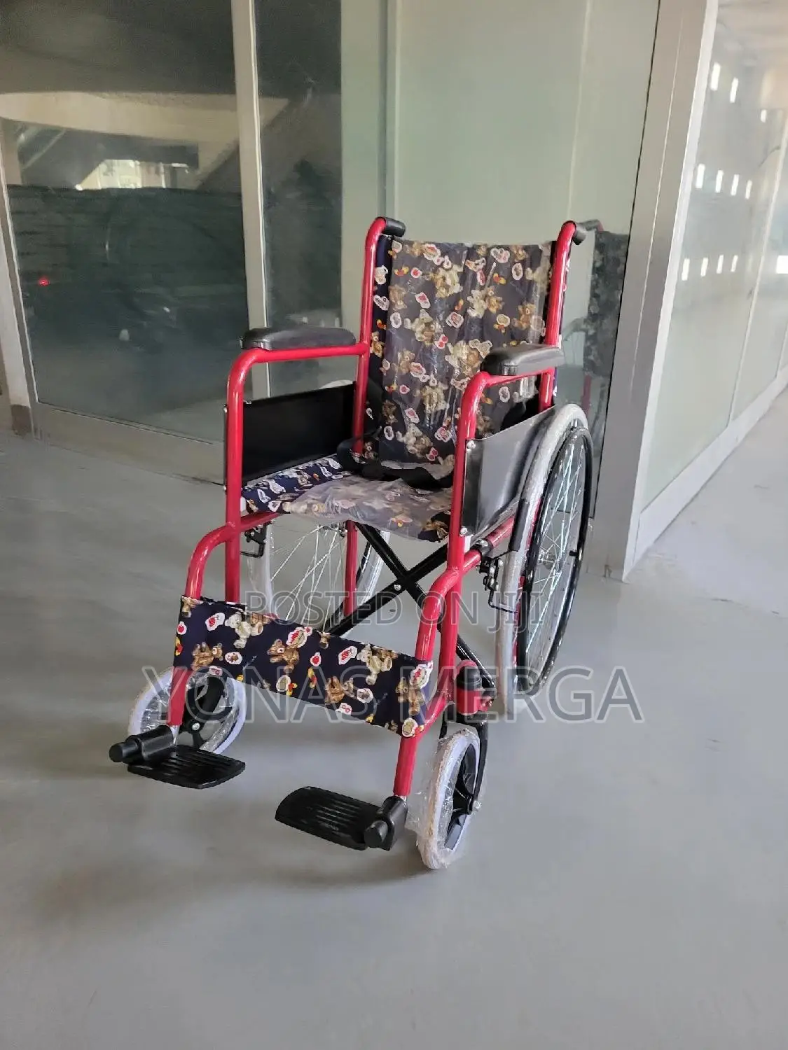 Wheelchair for Children粵凸it Also Has a Set of Solid Wheels