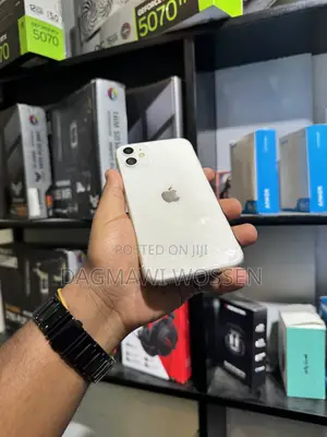 New Apple iPhone 11 128 GB White