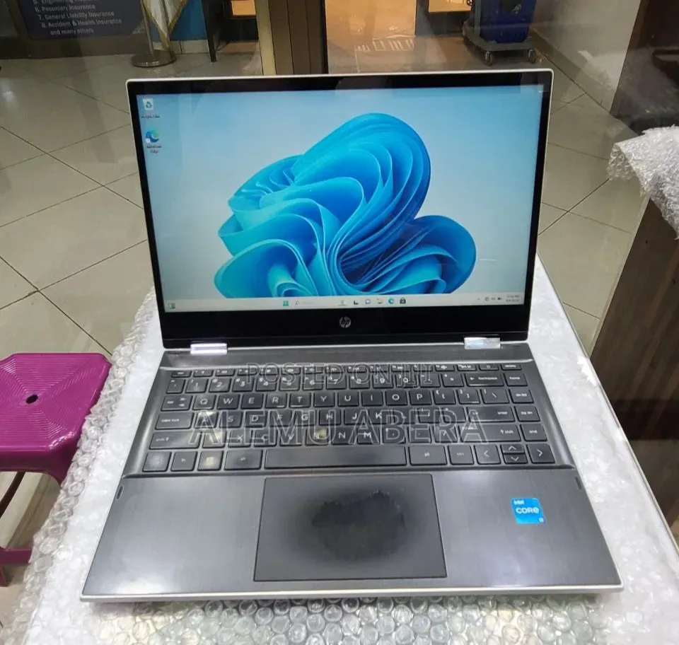 New Laptop HP Pavilion X360 8GB Intel Core i3 SSD 128GB