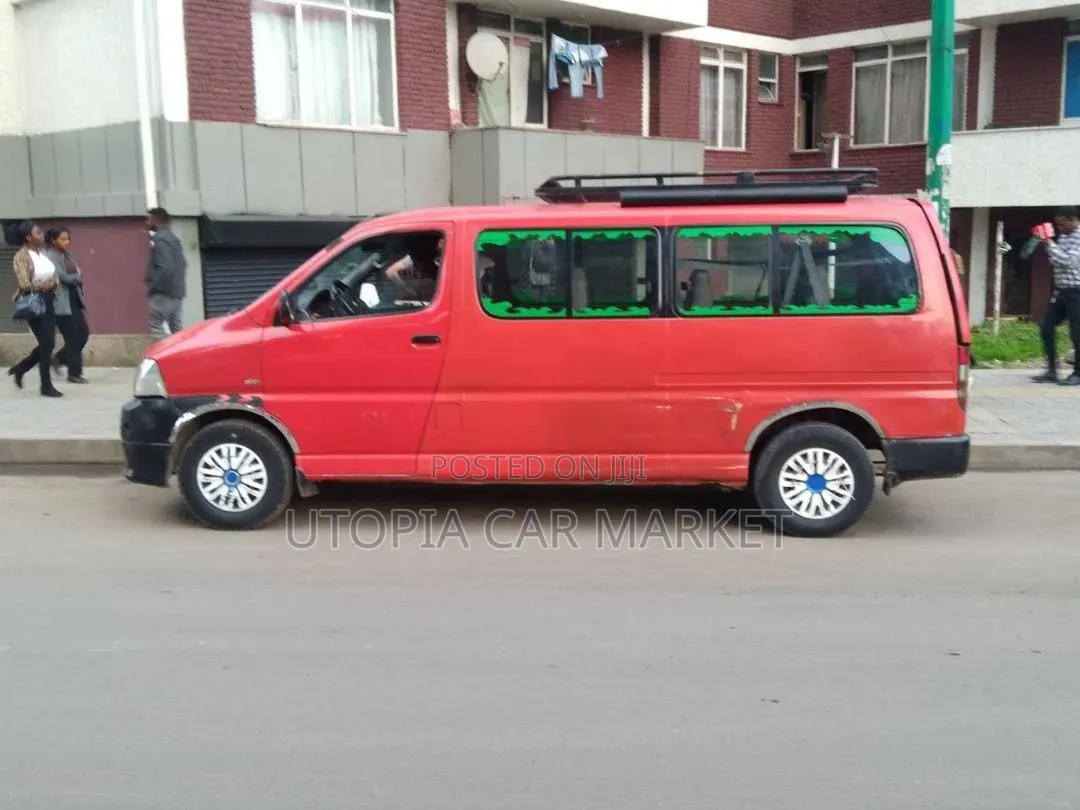 Toyota HiAce 2007 Red