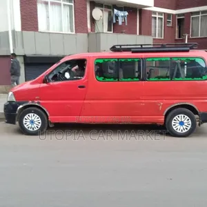 Toyota HiAce 2007 Red