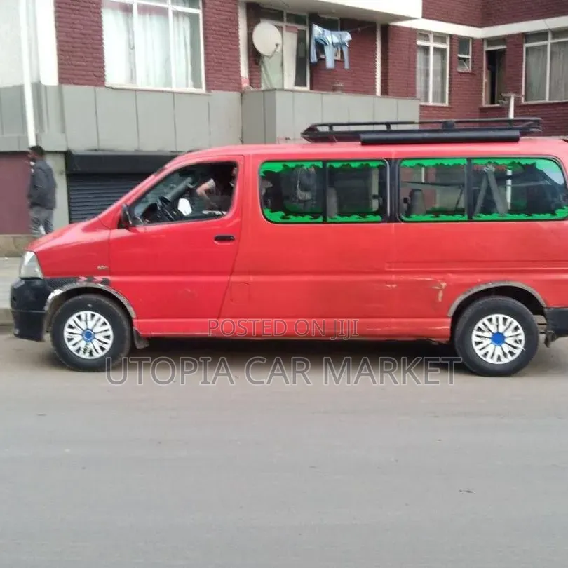 Toyota HiAce 2007 Red
