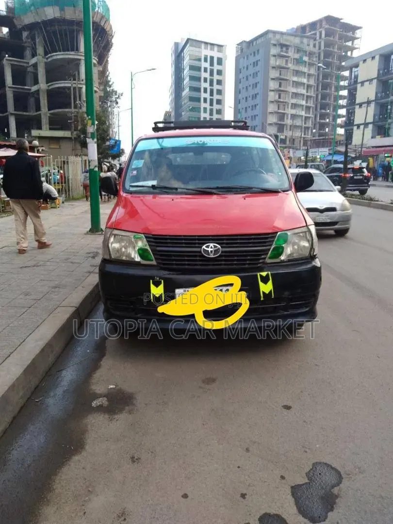 Toyota HiAce 2007 Red