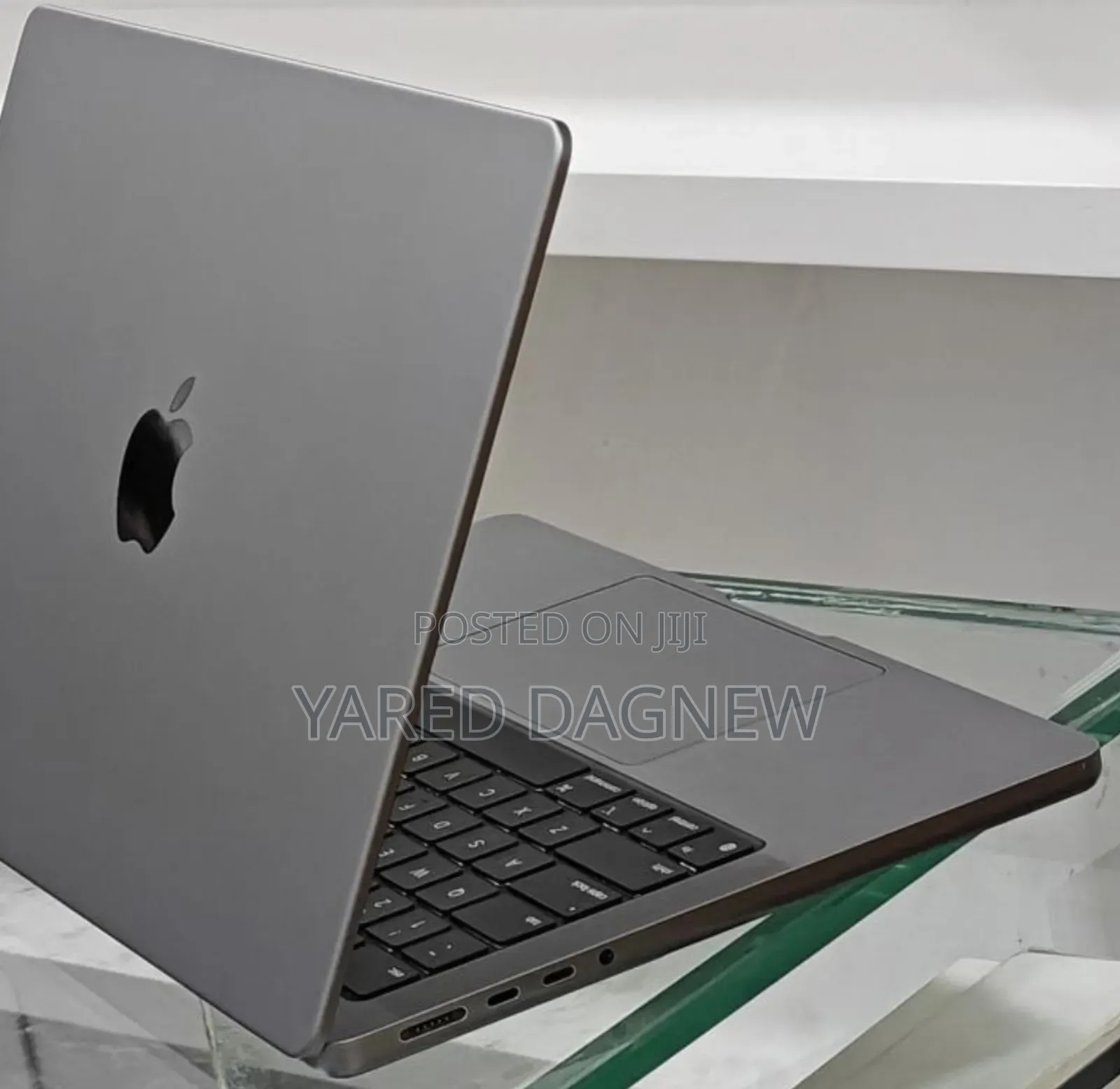 New Laptop Apple MacBook Pro 2023 M3 8GB Apple M3 Pro SSD 512GB