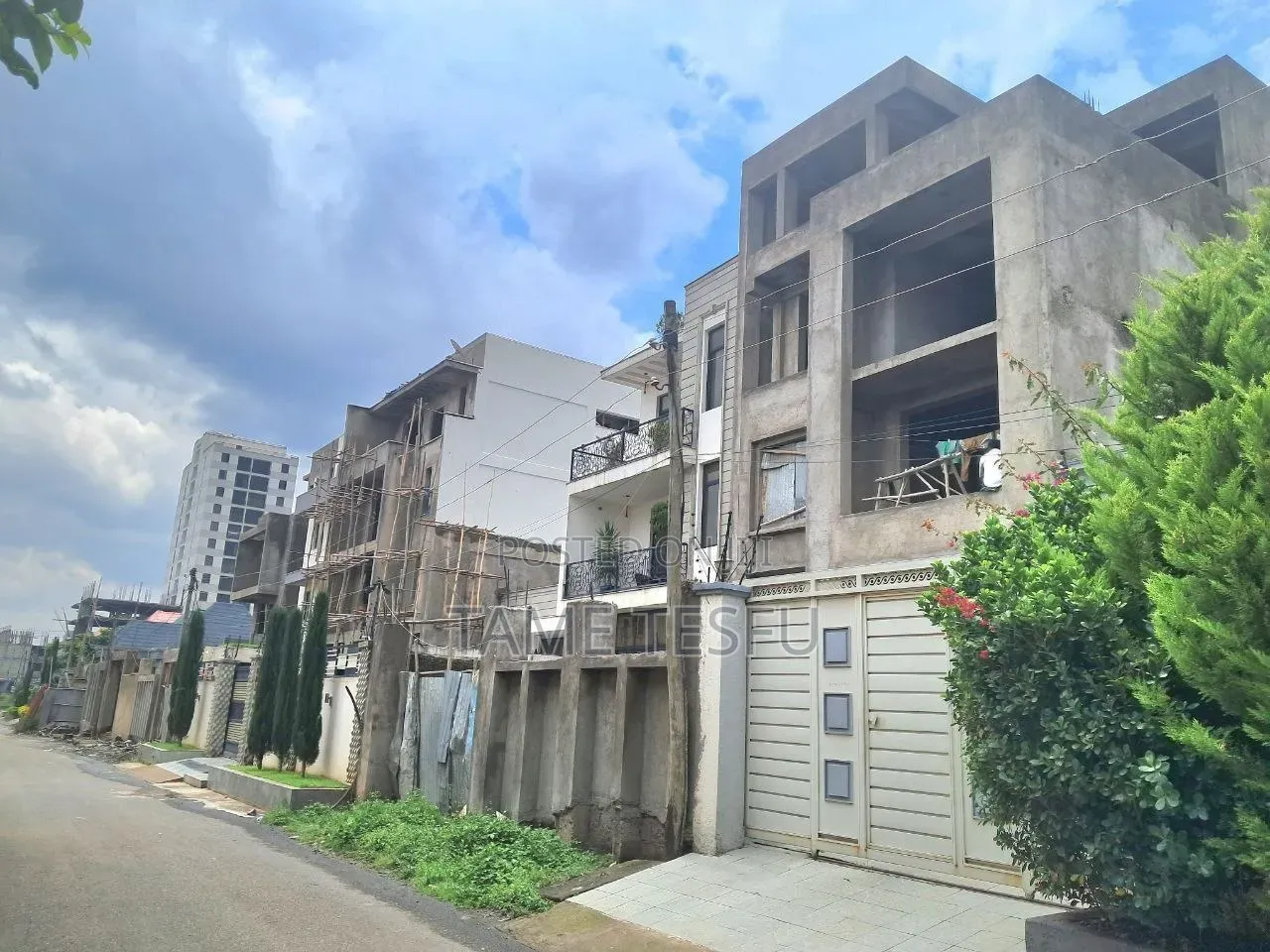 8bdrm House in ሀያት, Bole for sale
