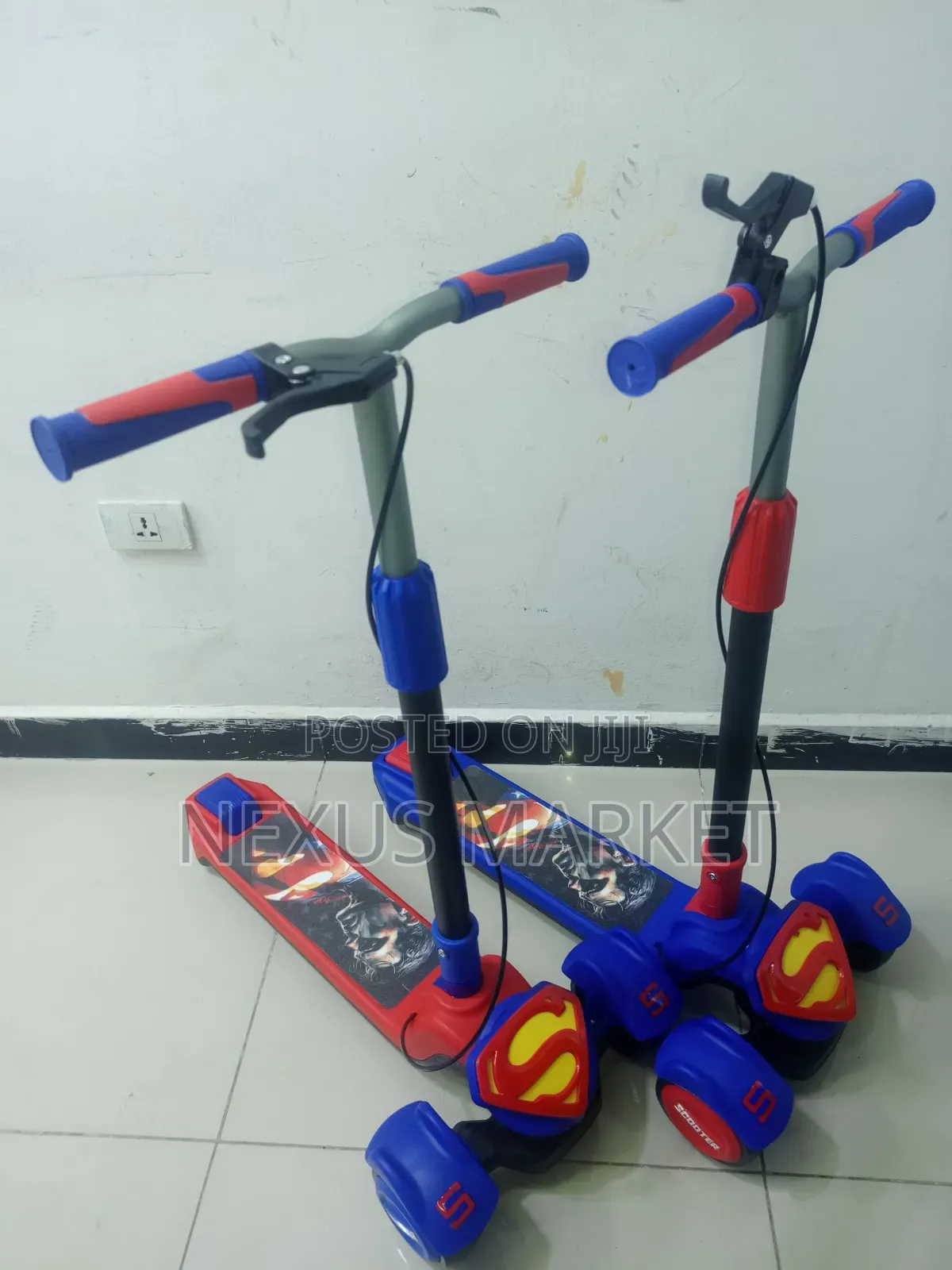 ጠንካራ ምቹ Superman Scooter