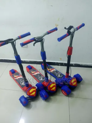 ጠንካራ ምቹ Superman Scooter