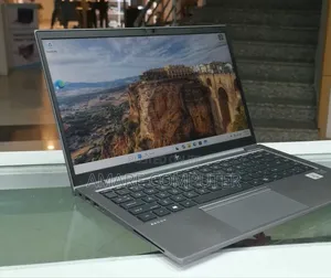 New Laptop HP ZBook Firefly 14 G7 16GB Intel Core i7 SSD 512GB