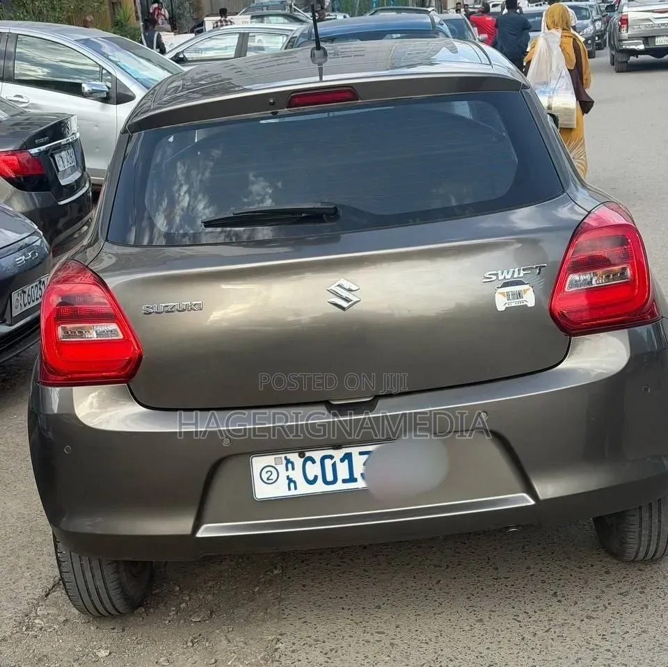 Suzuki Swift 2021 Gray