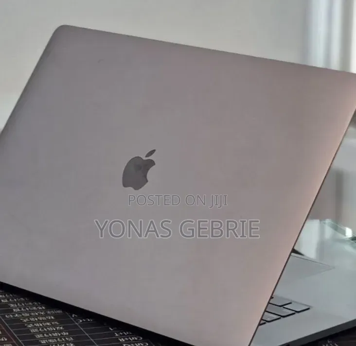 New Laptop Apple MacBook 16GB Intel Core i9 SSD 2T
