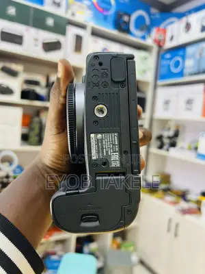 Canon R Camera