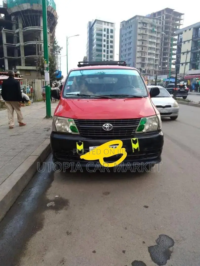 Toyota HiAce 2007 Red