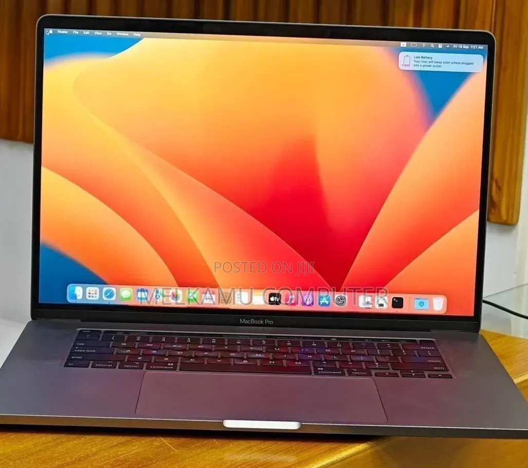 New Laptop Apple MacBook Pro 2019 16GB Intel Core i7 SSD 512GB