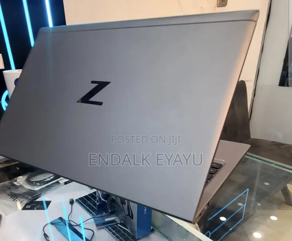 New Laptop HP ZBook Firefly G8 16GB Intel Core i7 SSD 512GB
