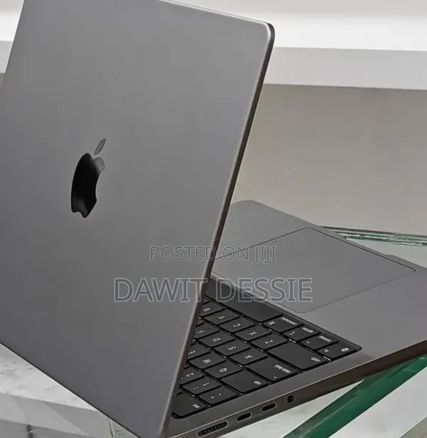 New Laptop Apple MacBook Pro 2023 M3 8GB Apple M3 SSD 512GB