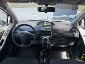 Toyota Yaris 2010 Burgundy
