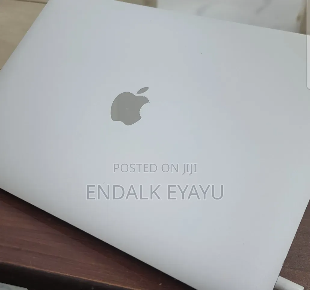 New Laptop Apple MacBook Pro 2020 M1 16GB Apple M1 Pro SSD 256GB