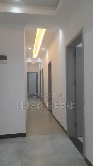 2bdrm Apartment in ኢማሮሽ, Arada for sale