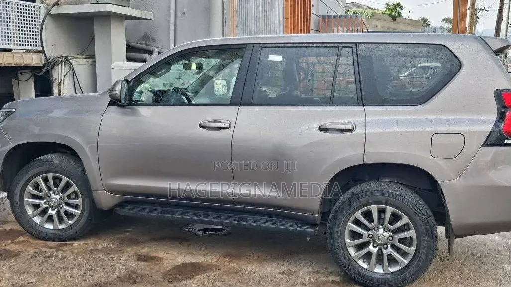Toyota Land Cruiser Prado 2019 Silver