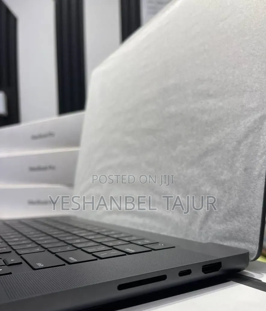 New Laptop Apple MacBook Pro 2023 M3 Max 32GB Apple M3 Max SSD 1T