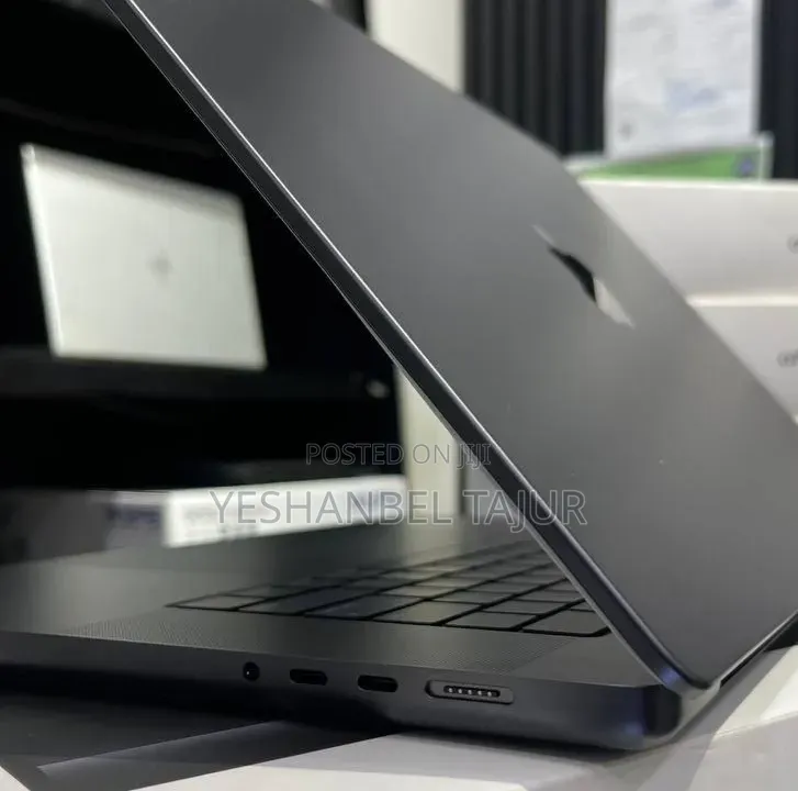 New Laptop Apple MacBook Pro 2023 M3 Max 32GB Apple M3 Max SSD 1T