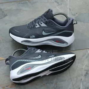 Nike Zoom አይናማ