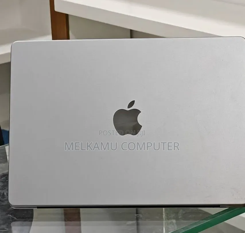 New Laptop Apple MacBook Pro 2023 M3 8GB Apple M3 SSD 512GB
