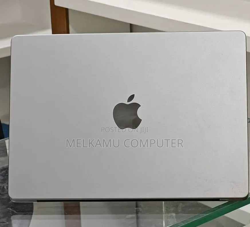 New Laptop Apple MacBook Pro 2023 M3 8GB Apple M3 SSD 512GB