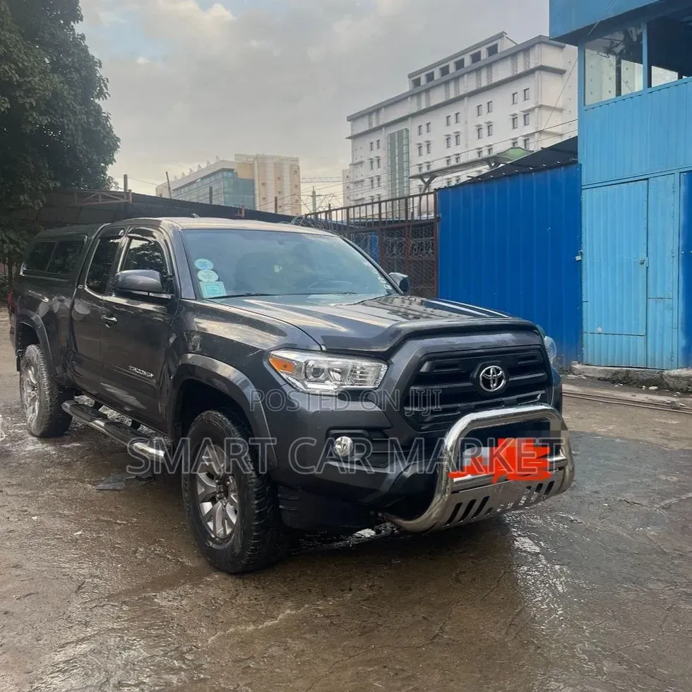 Toyota Tacoma SR5 2017 Gray