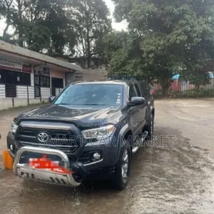 Toyota Tacoma SR5 2017 Gray