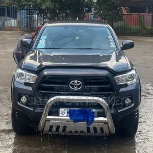 Toyota Tacoma SR5 2017 Gray