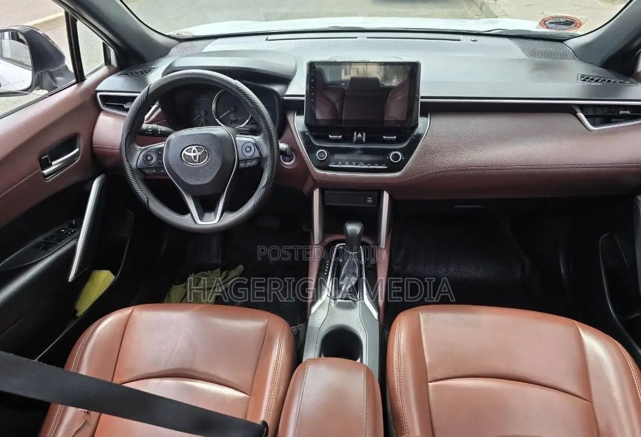 Toyota Corolla Cross Hybrid 2023 White