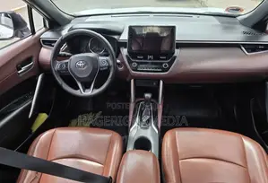Toyota Corolla Cross Hybrid 2023 White
