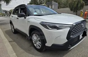 Toyota Corolla Cross Hybrid 2023 White