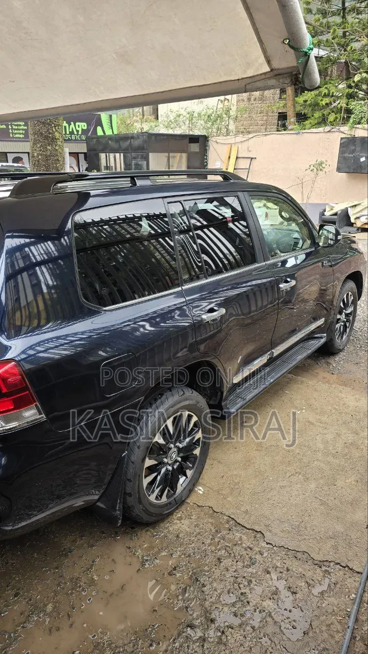 Toyota Land Cruiser 2017 Gray