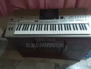 Keyboard PSR 700