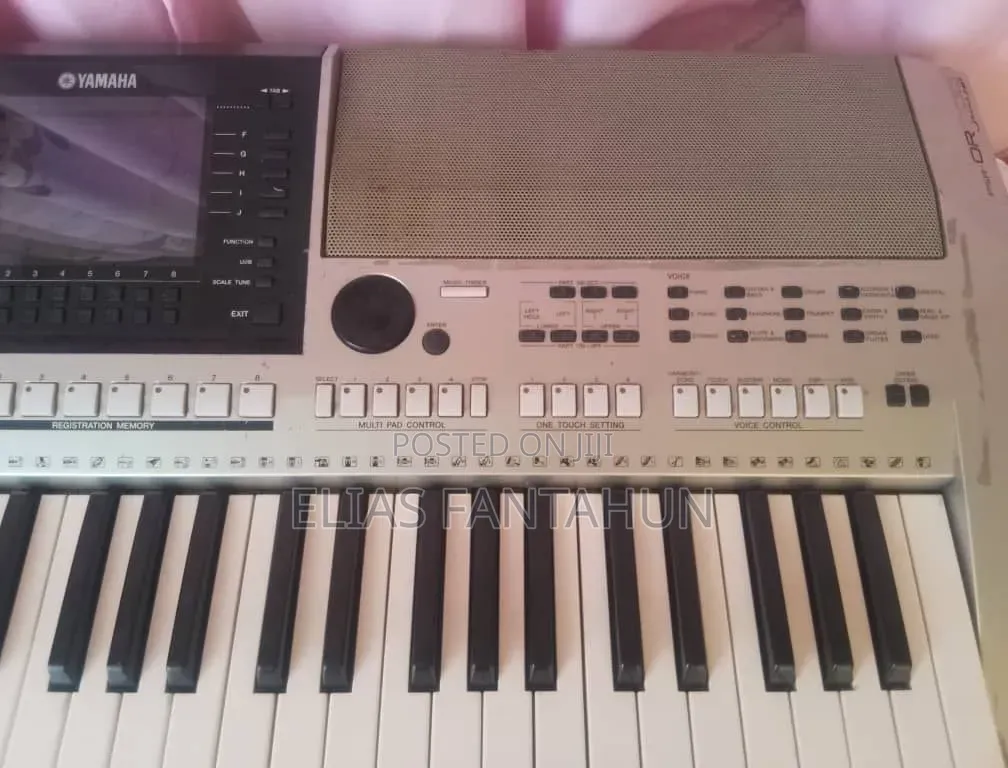 Keyboard PSR 700