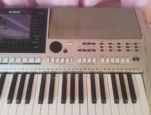 Keyboard PSR 700