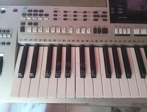 Keyboard PSR 700