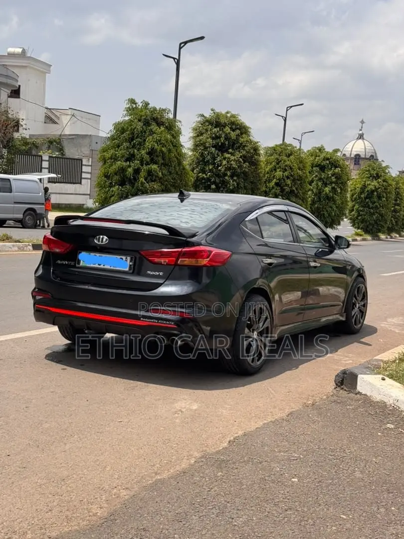 Hyundai Avante 2017 Black
