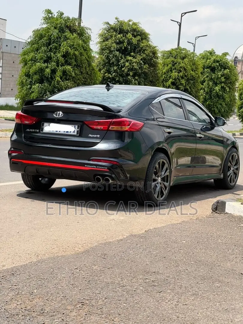 Hyundai Avante 2017 Black