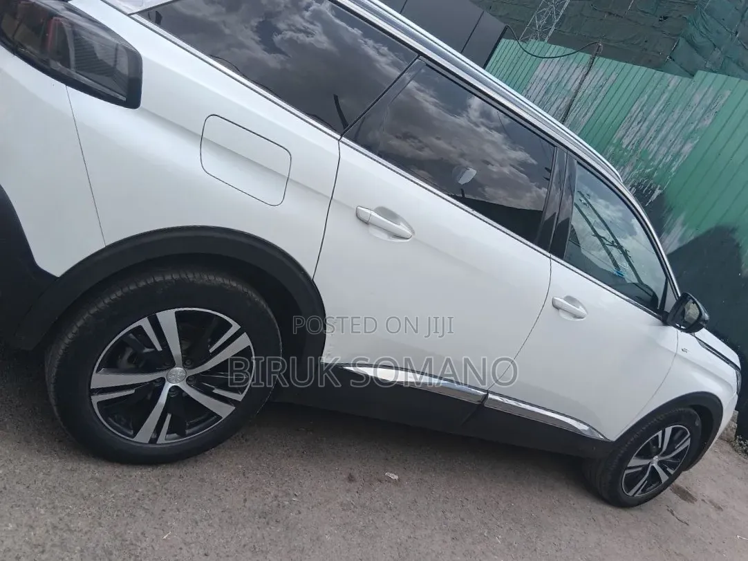 Peugeot 5008 2022 White