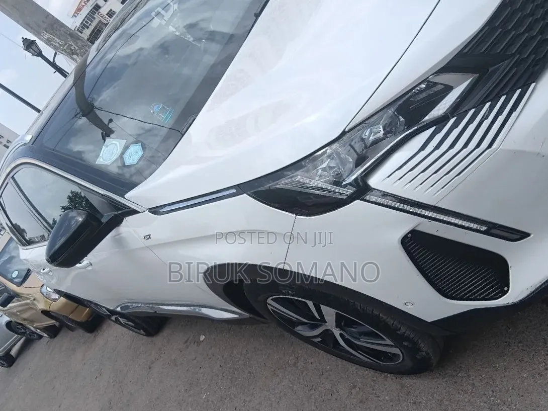 Peugeot 5008 2022 White