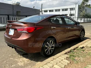 Hyundai Avante 2013