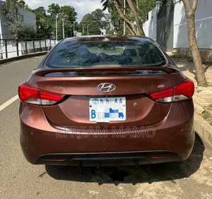 Hyundai Avante 2013