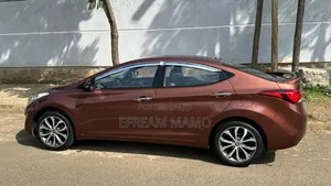Hyundai Avante 2013