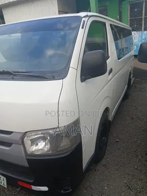 Toyota HiAce 2015 White
